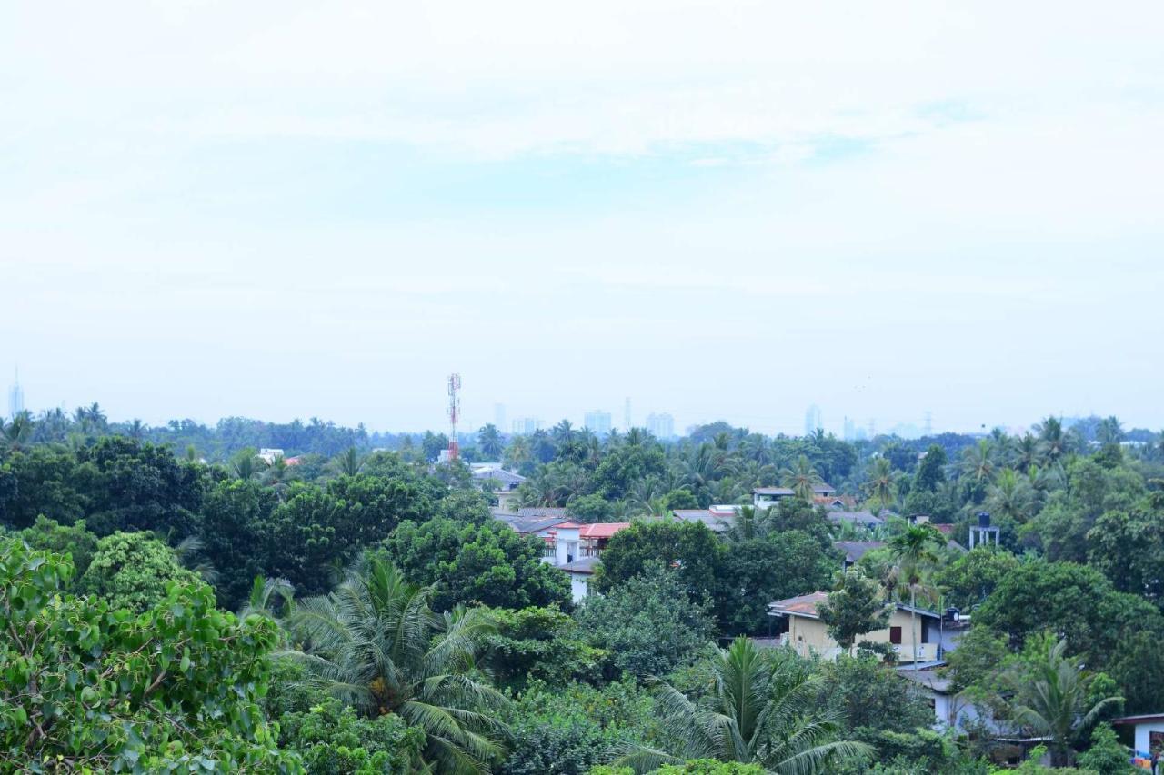 Heritage Eco Resort Kelaniya エクステリア 写真