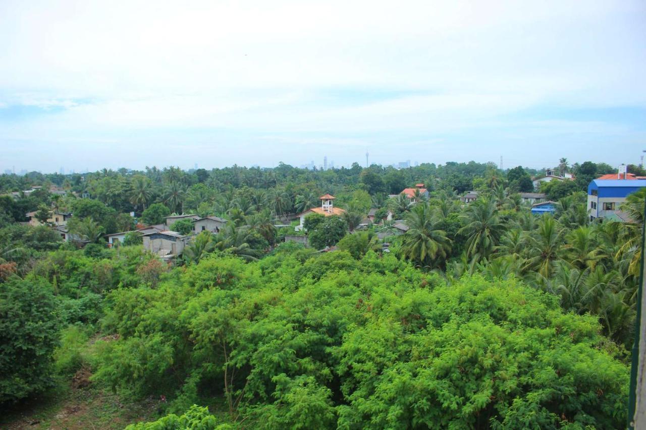 Heritage Eco Resort Kelaniya エクステリア 写真