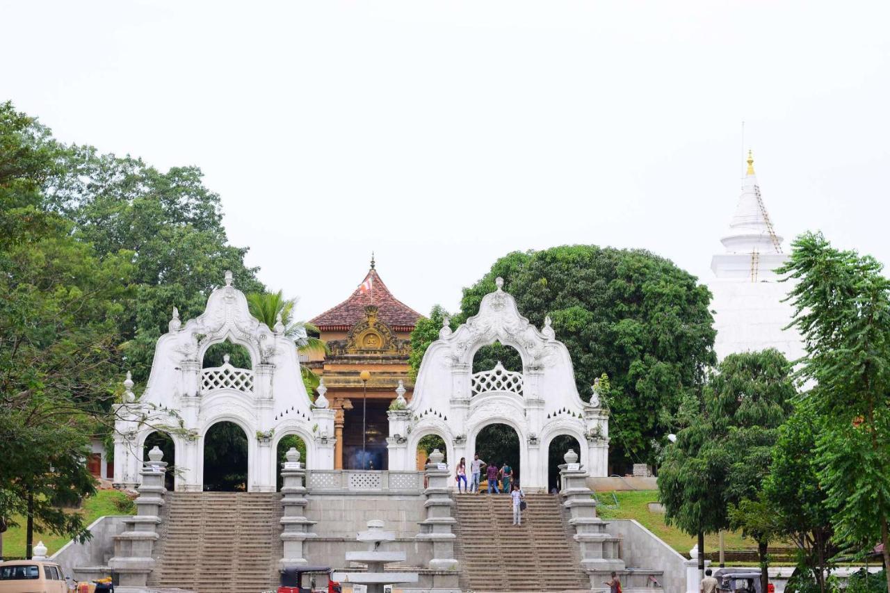 Heritage Eco Resort Kelaniya エクステリア 写真
