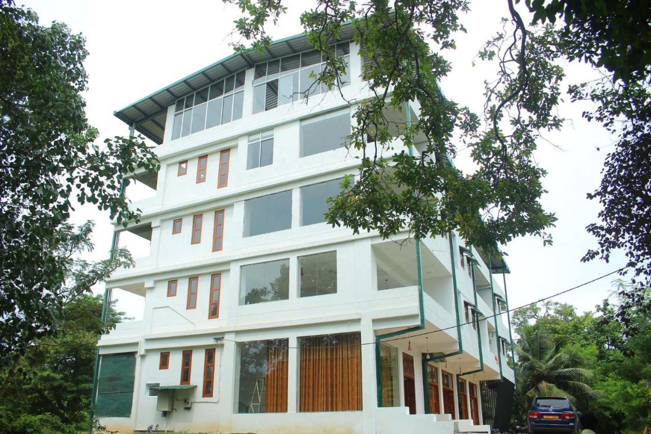 Heritage Eco Resort Kelaniya エクステリア 写真